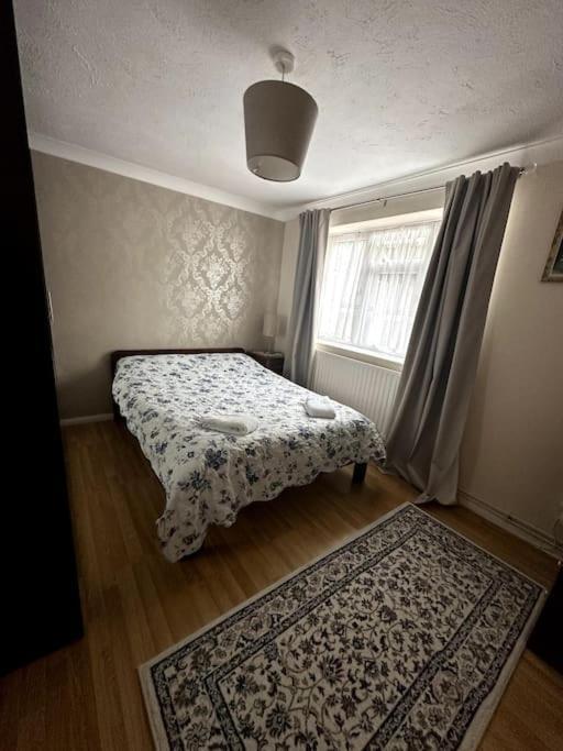 Cosy Entire One Bedroom Hideaway Бромли Экстерьер фото
