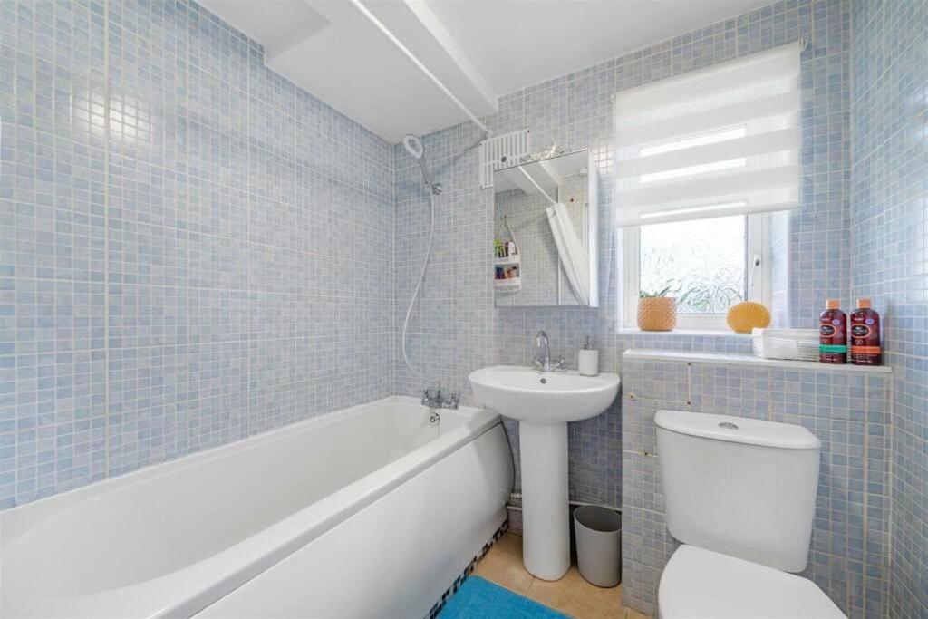 Cosy Entire One Bedroom Hideaway Бромли Экстерьер фото