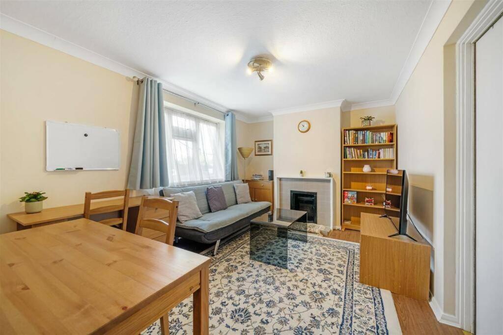 Cosy Entire One Bedroom Hideaway Бромли Экстерьер фото
