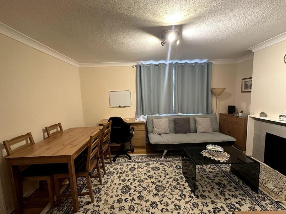 Cosy Entire One Bedroom Hideaway Бромли Экстерьер фото