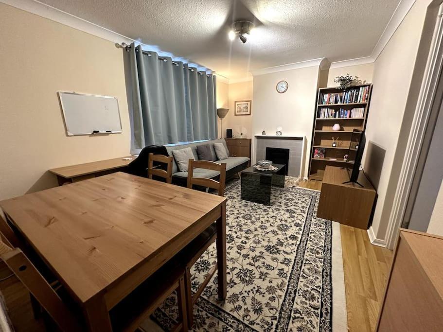 Cosy Entire One Bedroom Hideaway Бромли Экстерьер фото