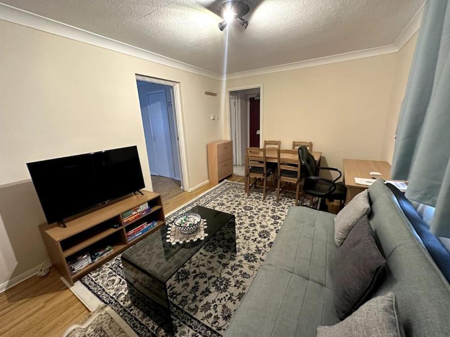 Cosy Entire One Bedroom Hideaway Бромли Экстерьер фото